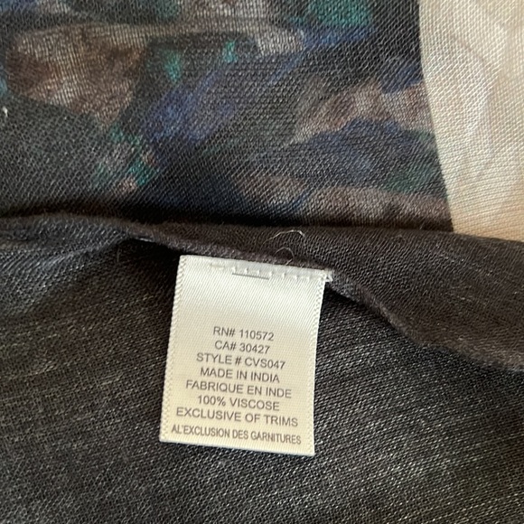 Jewel print shawl, beautiful color mixed with black ground - Picture 7 of 10